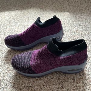 Burgundy slip on sneakers 🖤